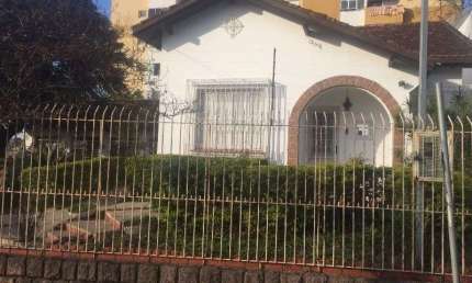 Casa para Venda - 200m², 4 dormitórios, 4 vagas - Glória