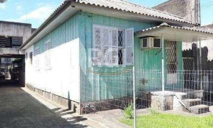 Casa para Venda - 500m², 3 dormitórios, 6 vagas - Tristeza