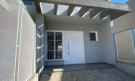 Casa para Venda - 125m², 3 dormitórios, sendo 1 suites, 1 vaga - Guarujá