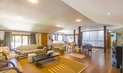 Casa para Venda - 300m², 4 dormitórios, sendo 1 suites, 8 vagas - Imperial Parque