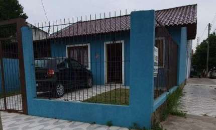 Casa em Porto Alegre, no bairro Hípica, com 2 dormitório(s), e 2 banheiros, à venda.