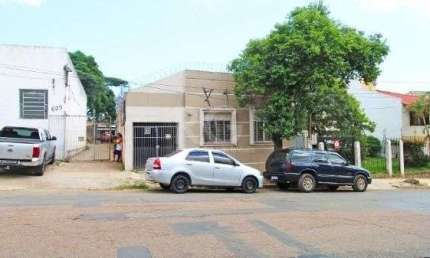 Casa em Porto Alegre, no bairro Medianeira, com 5 dormitório(s), e 5 banheiros, à venda.