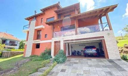 Casa Condominio em Porto Alegre, no bairro Glória, com 3 dormitório(s), e 3 banheiros, à venda.