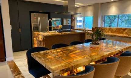 Apartamento em Porto Alegre, no bairro Petrópolis, com 3 dormitório(s), e 3 banheiros, à venda.