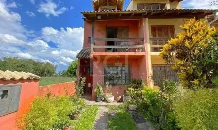 Casa em Porto Alegre, no bairro Hípica, com 2 dormitório(s), e 2 banheiros, à venda.