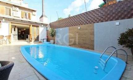 Casa em Porto Alegre, no bairro Ipanema, com 4 dormitório(s), e 4 banheiros, à venda.