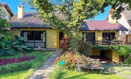 Casa Condominio em Porto Alegre, no bairro Cavalhada, com 4 dormitório(s), e 4 banheiros, à venda.