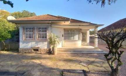 Casa em Porto Alegre, no bairro Vila Nova, com 3 dormitório(s), e 3 banheiros, à venda.