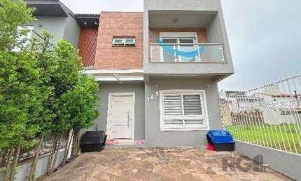 Casa em Porto Alegre, no bairro Hípica, com 3 dormitório(s), e 3 banheiros, à venda.