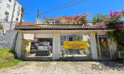 Casa em Porto Alegre, no bairro Jardim Itu, com 2 dormitório(s), e 2 banheiros, à venda.