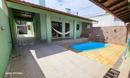 Casa em Porto Alegre, no bairro Vila Nova, com 3 dormitório(s), e 3 banheiros, à venda.