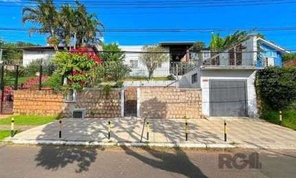 Casa Condominio em Porto Alegre, no bairro Santa Tereza, com 3 dormitório(s), e 3 banheiros, à venda.