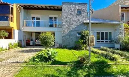 Casa em Porto Alegre, no bairro Hípica, com 3 dormitório(s), e 3 banheiros, à venda.