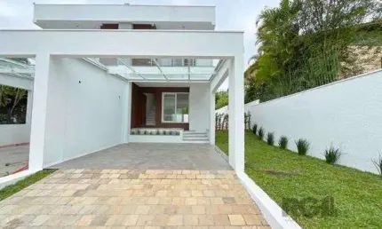 Casa em Porto Alegre, no bairro Vila Conceição, com 3 dormitório(s), à venda.
