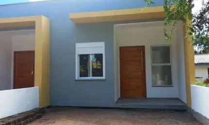 Casa em Porto Alegre, no bairro Belém Novo, com 3 dormitório(s), e 3 banheiros, à venda.