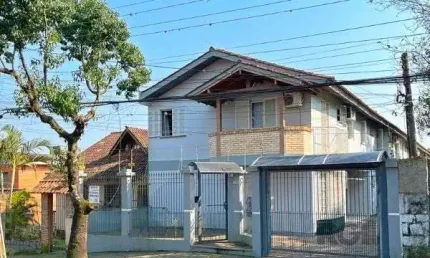 Casa Condominio em Porto Alegre, no bairro Tristeza, com 3 dormitório(s), e 3 banheiros, à venda.