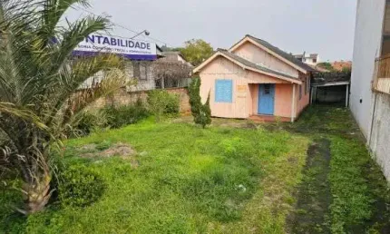 Casa em Porto Alegre, no bairro Espírito Santo, com 3 dormitório(s), e 3 banheiros, à venda.