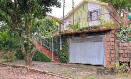 Casa em Porto Alegre, no bairro Cavalhada, com 4 dormitório(s), e 4 banheiros, à venda.