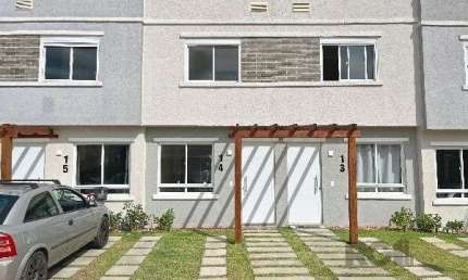 Casa em Porto Alegre, no bairro Vila Nova, com 2 dormitório(s), e 2 banheiros, à venda.