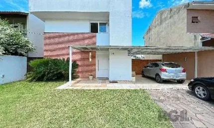 Casa em Porto Alegre, no bairro Hípica, com 3 dormitório(s), e 3 banheiros, à venda.