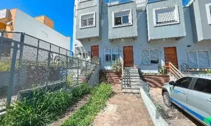Casa em porto alegre, no bairro guarujá, com 3 dormitório(s), e 3 banheiros, à venda.