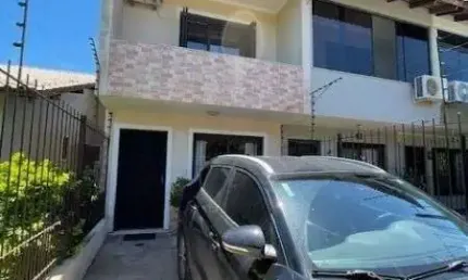 Casa em Porto Alegre, no bairro Hípica, com 3 dormitório(s), e 3 banheiros, à venda.