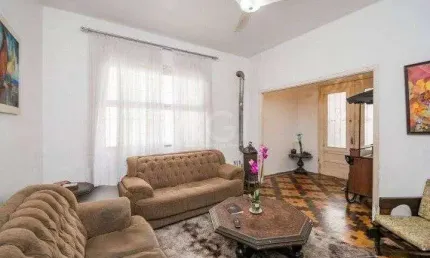Casa para Venda - 290m², 3 dormitórios, 4 vagas - Santo Antonio