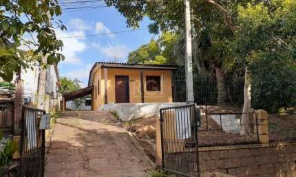 Casa para Venda - 80m², 2 dormitórios, 3 vagas - Belém Novo