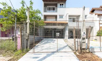 Casa com 3 quartos à venda na Rua Ari Peixoto Martins, 201, Espírito Santo, Porto Alegre