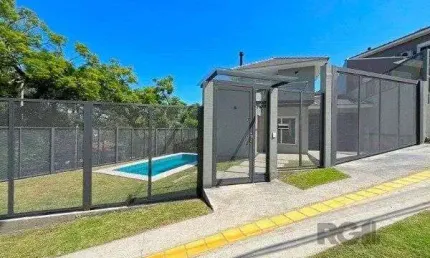Casa em porto alegre, no bairro jardim isabel, com 3 dormitório(s), e 3 banheiros, à venda.