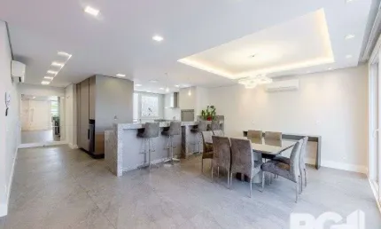 Espetacular casa nova à venda no bairro Três Figueiras! 3 suítes, 3 vagas, Generoso espaço gourmet com vista para a varanda, bem ensolarado.