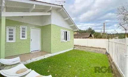 Casa em porto alegre, no bairro guarujá, com 2 dormitório(s), e 2 banheiros, à venda.