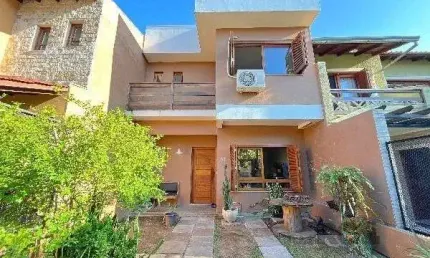 Casa em porto alegre, no bairro hípica, com 3 dormitório(s), e 3 banheiros, à venda.