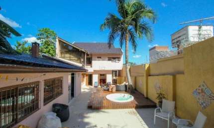 Casa Com 4 dormitórios para Comprar , 350 m²- Chácara das Pedras - Porto Alegre