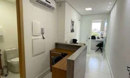 Excelente sala comercial Edifício Medplex - Torre Norte , com recepção montada , 2 salas para trabalho com iluminação e ventilação natural , banheiro .
