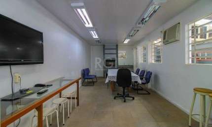 EXCELENTE PRÉDIO COMERCIAL LOCALIZADO NO BAIRRO GLÓRIA