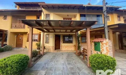 Casa com 3 quartos à venda na Avenida Edgar Pires de Castro, 1375, Hípica, Porto Alegre