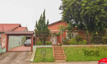 Casa com 2 quartos, vaga de garagem, churrasqueira, com 200m² privativos no centro de esteio/rs