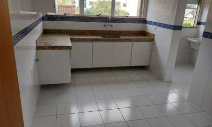 Perto da unifeso ,três quartos com suite e varanda.