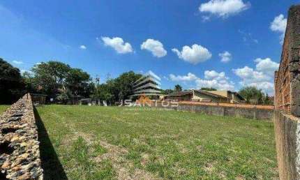 Terreno murado e plano, com 1014 metros quadrados para locação por R$6.000,00.