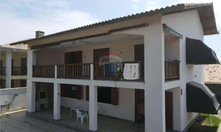 Casa de 3 dormitórios em frente a praia de Guaratiba