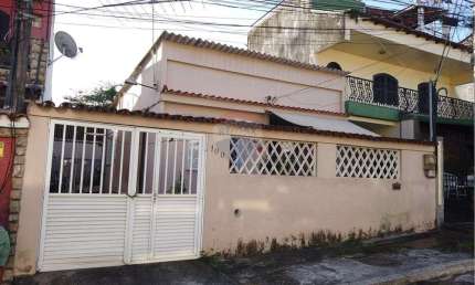 Casa de 2 dormitórios sendo 1 suíte em condomínio fechado.