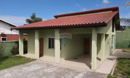 Casa em condomínio fechado,dois dormitórios e suíte.