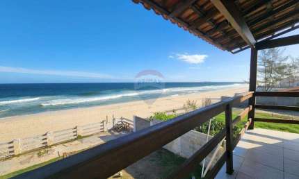 Casa 4 quartos, 4 suítes, 283 m de areá útil, pé na areia