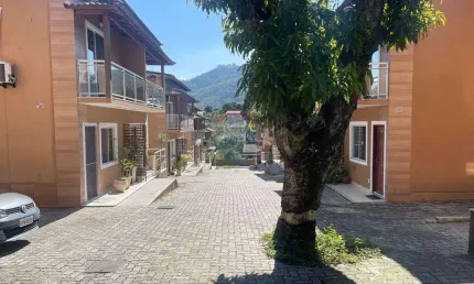 Casa duplex com dois quartos e área privativa em inoã , maricá/rj