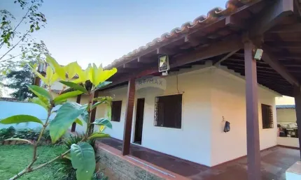 Casa com três quartos, perto da praia e da praça da 70, itaipuaçu terreno completo