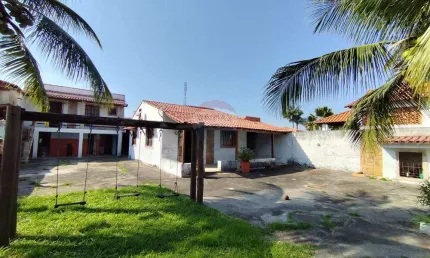 Ótima casa com 600m2 de terreno, Piscina, três quartos, sendo duas suítes no Jardim Atlântico Oeste, Itaipuaçu, Maricá