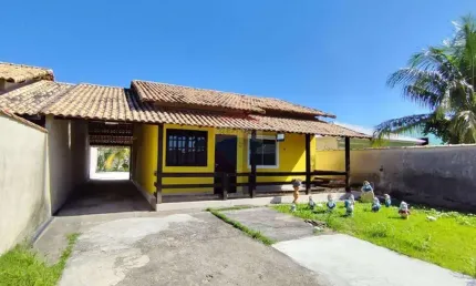Casa no Jardim Atlântico Central, perto do CEPT, 02 quartos, sendo uma suíte, terreno completo, Itaipuaçu em rua asfaltada