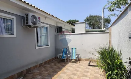 Ótima Casa Linear com dois quartos amplos, sendo um suíte, ótimos Cômodos e Espaço Gourmet