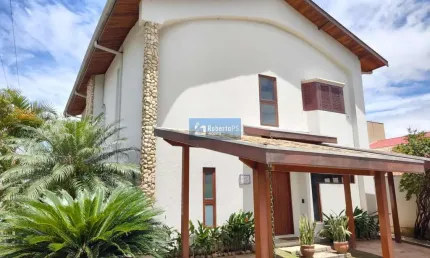 Lindo sobrado no colinas 3 suítes, área gourmet e piscina